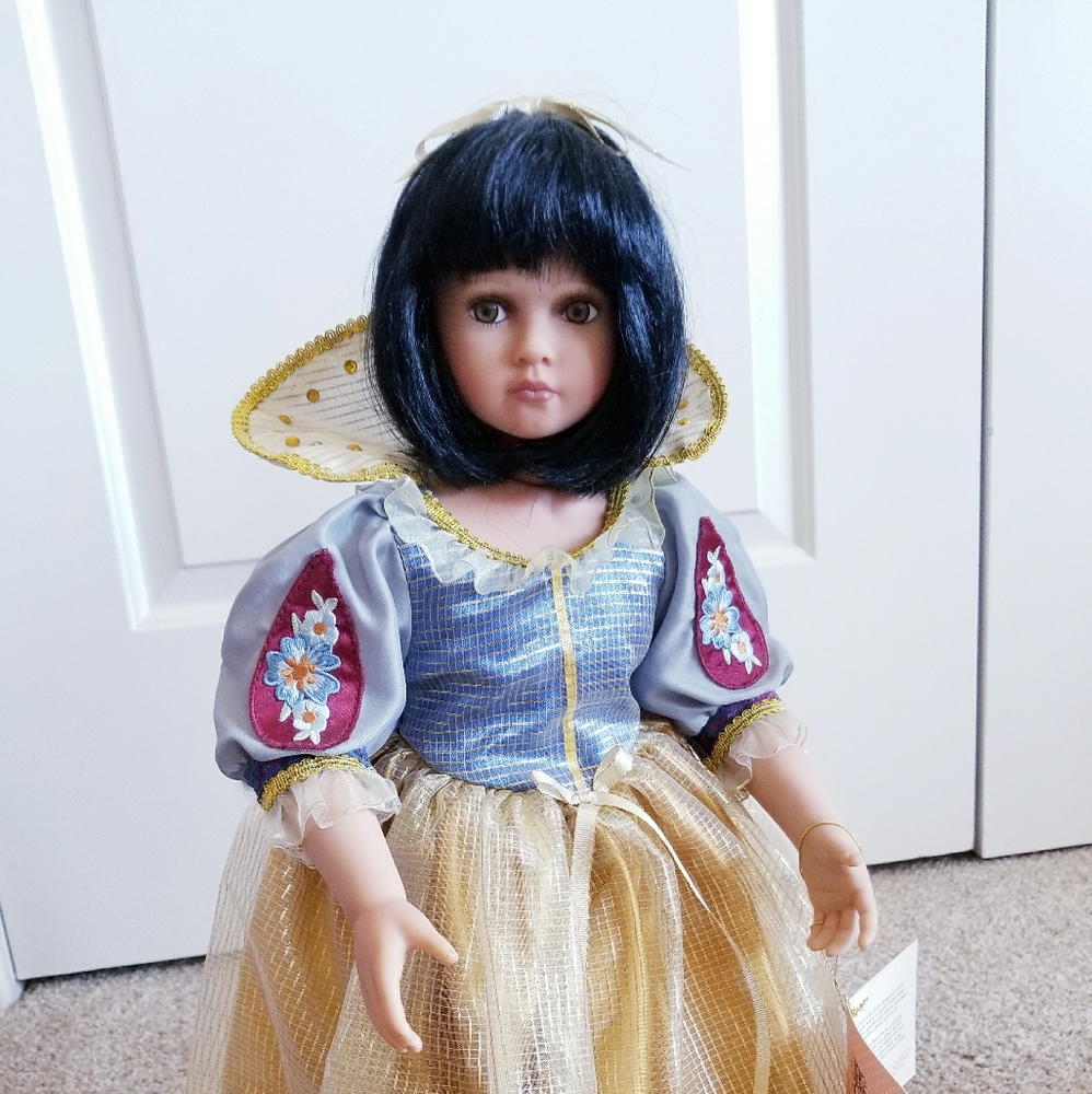 ♥️NIB♥️  SNOW WHITE KIDS COLLECTABLE DOLL